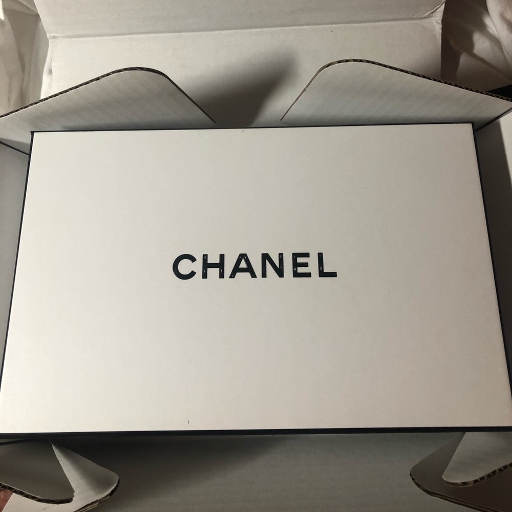 Authentic Chanel Keepsake Box/Mailer/Sleev…